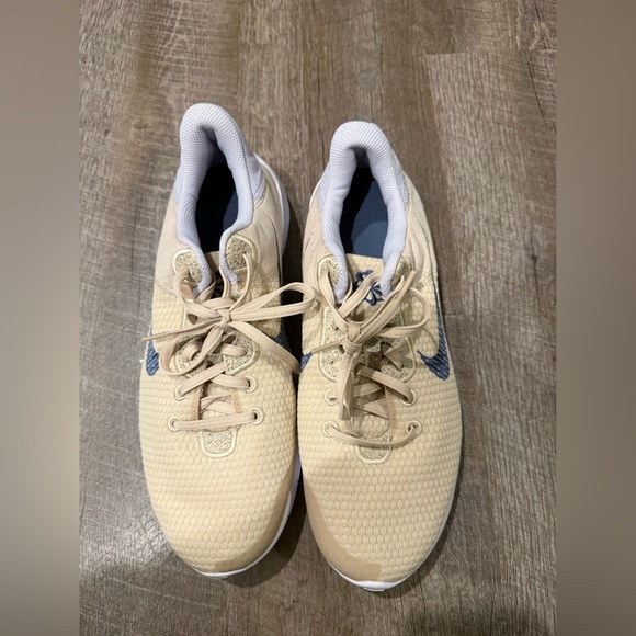 NEW WITHOUT TAGS Nike Beige and Navy Women's Athletic Shoes size 11 - Picture 2 of 5
